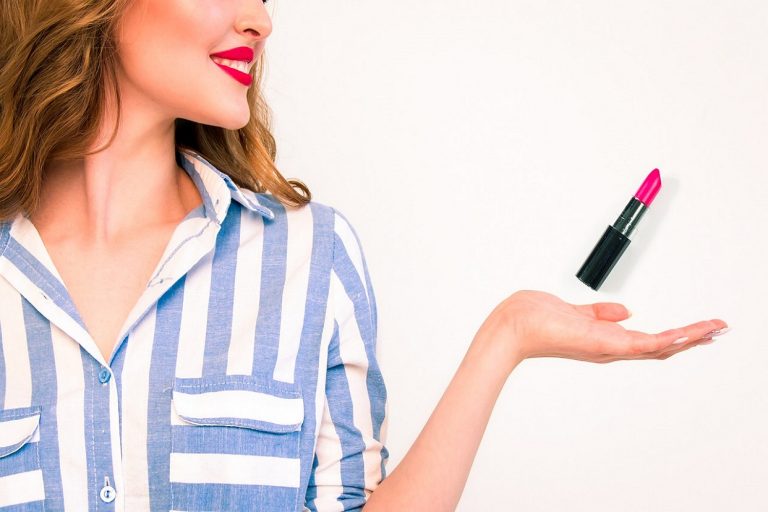 Which Lipstick Colors Will Make Your Teeth Look Whiter and beautiful?