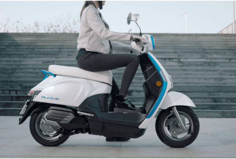 To Buy A Smart Electric Scooter That Looks And FHow eels Like A Moped