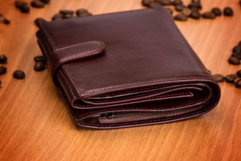 Top Trendy Men’s Wallet Designs to Stash Essentials in Style