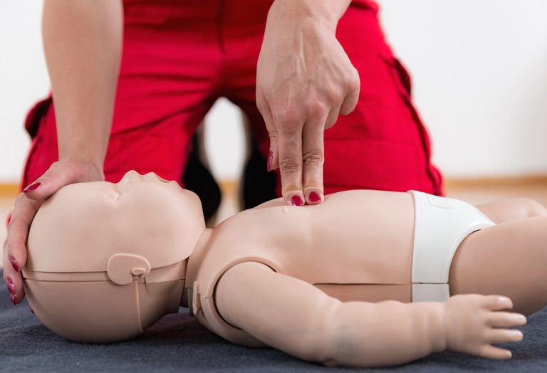 Feel Prepared to Save Lives: 4 Key Tips for Choosing a CPR Certification Course